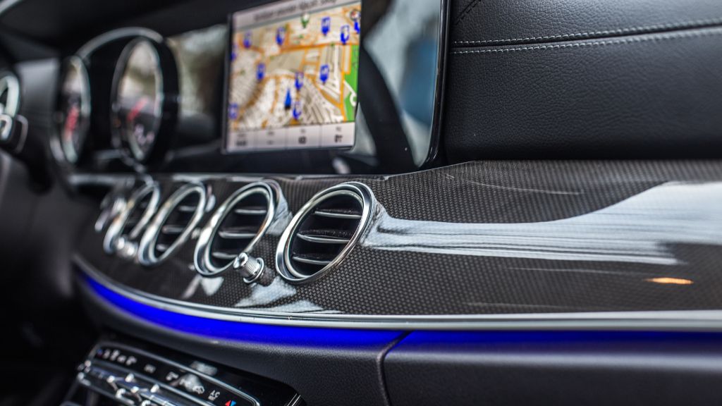 Pros and cons of Sunroof in cars