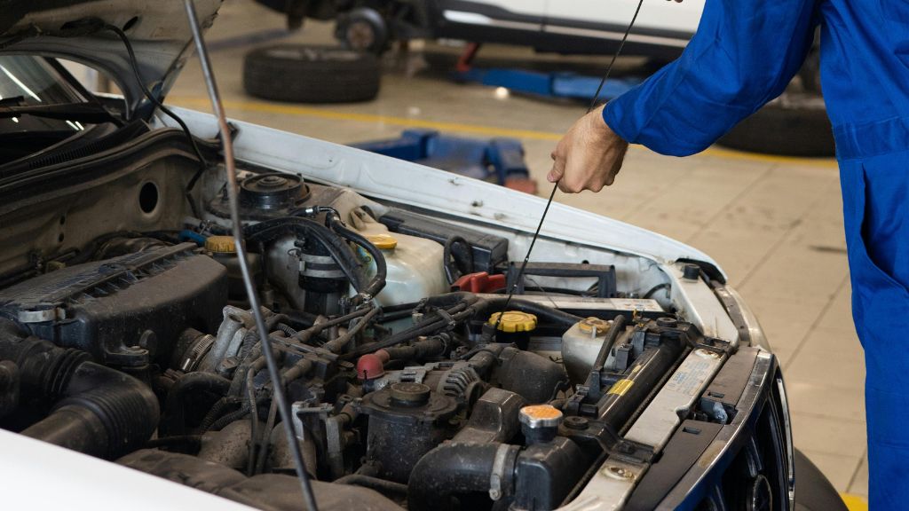 engine oil level low symptoms