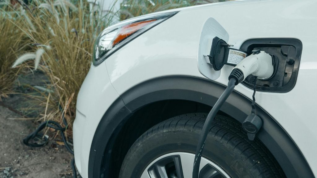 how does an electric car work
