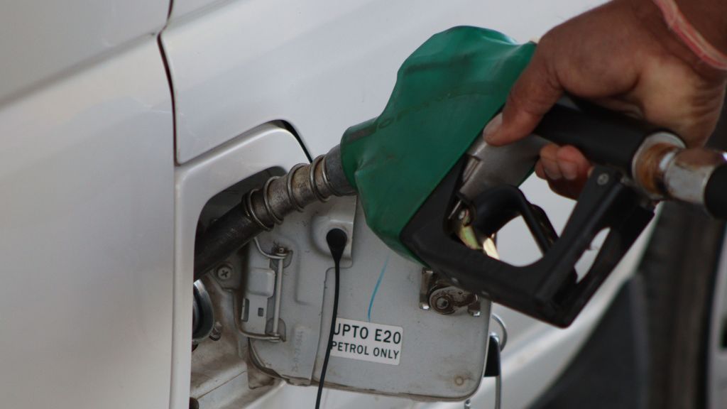 how to improve fuel efficiency car bike India 2026
