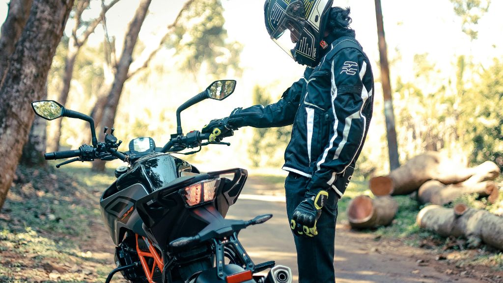 how to ride motorcycle safely