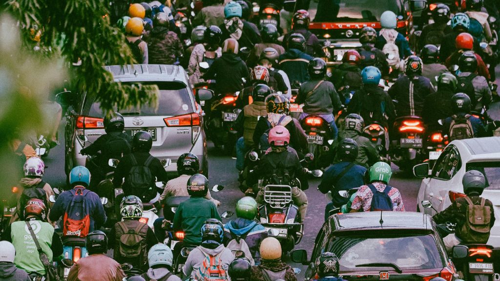 motorcycle vs car commuting India