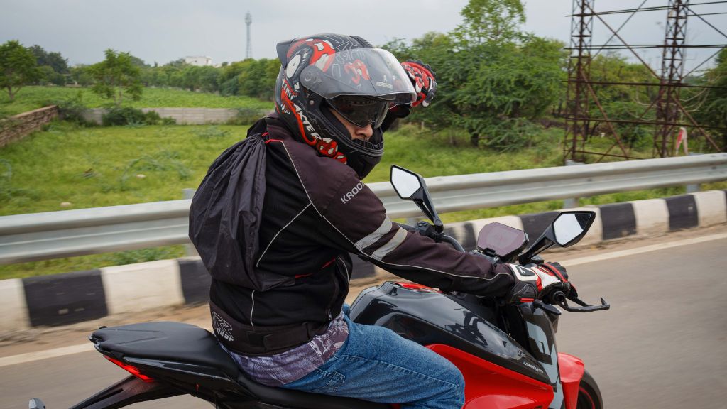 ISI helmet under 2000