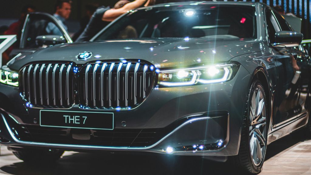 BMW i7 2026 India 625km range Theatre Screen honest review
