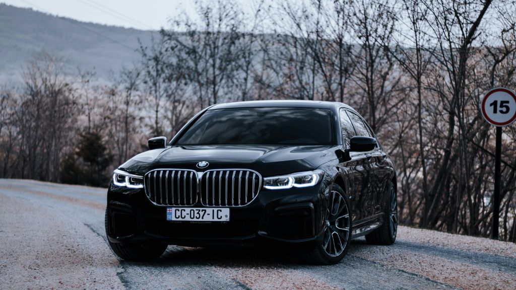 BMW i7 vs Mercedes EQS 2026 India comparison