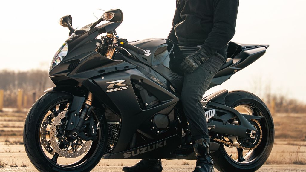 Suzuki GSX-8R 776cc middleweight specs honest review India