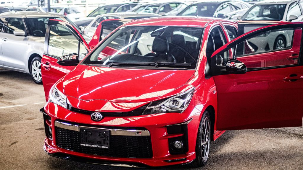 Toyota Glanza 2026 vs Maruti Baleno facelift comparison