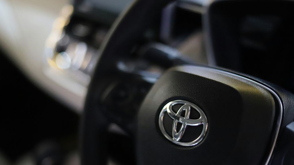 Toyota Innova HyCross 2026 price hybrid petrol variants